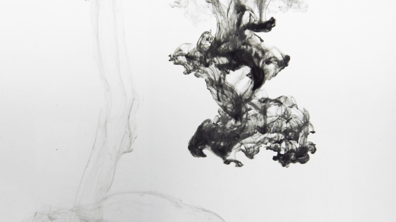 sculptural ink in water from live visuals by Claudia Hansen in black and white