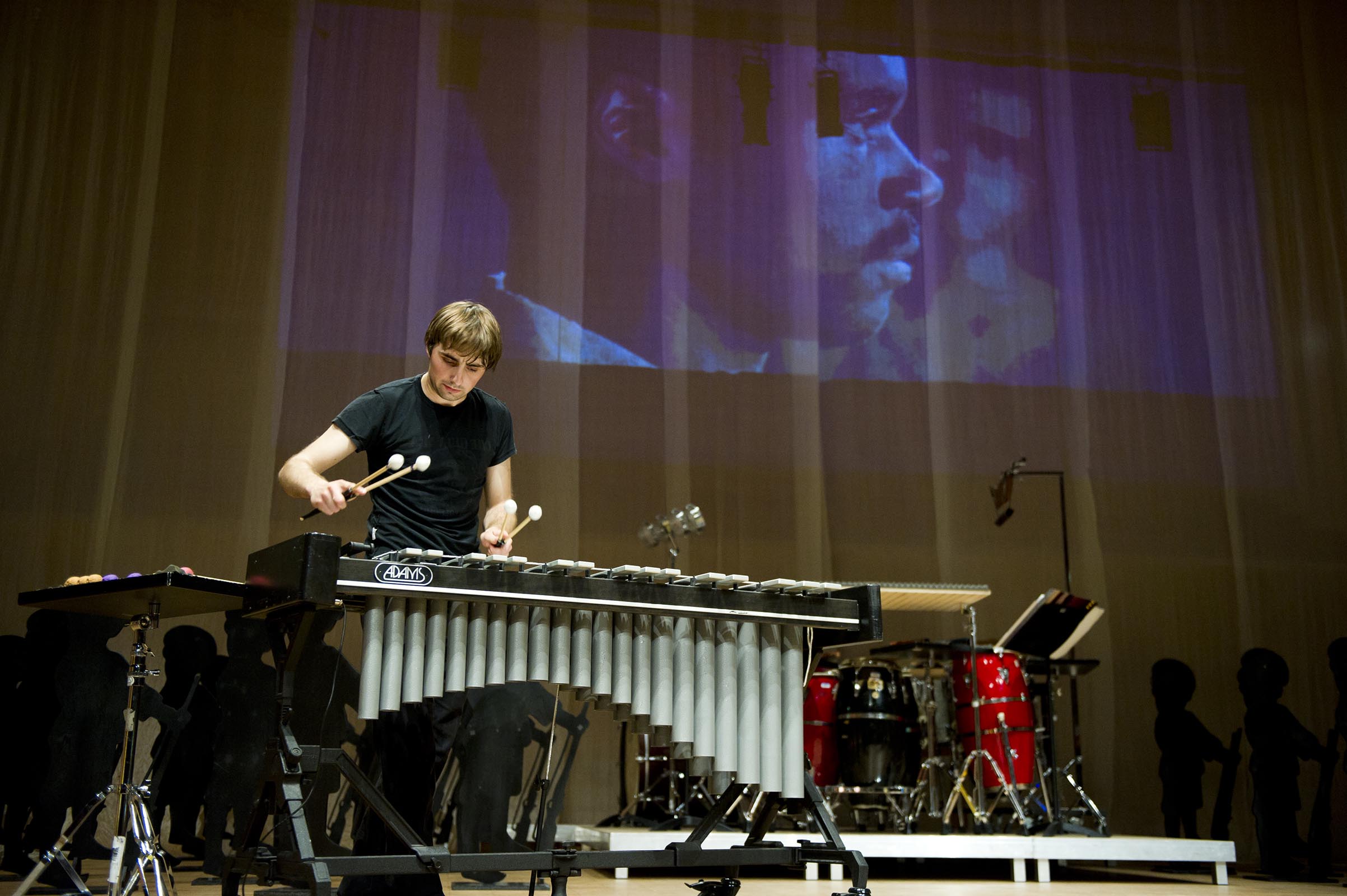 Dominique Vleeshouwers playing vibraphone with Kindsoldaat film